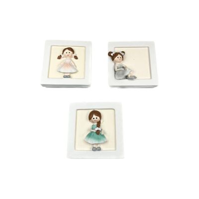 1 PZ Calamita Quadretto con BAMBINA in resina 4.2 cm BOMBONIERA